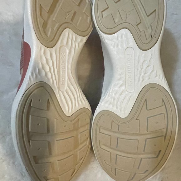 WMNS Delta 3 Low Sneaker - Picture 8 of 11